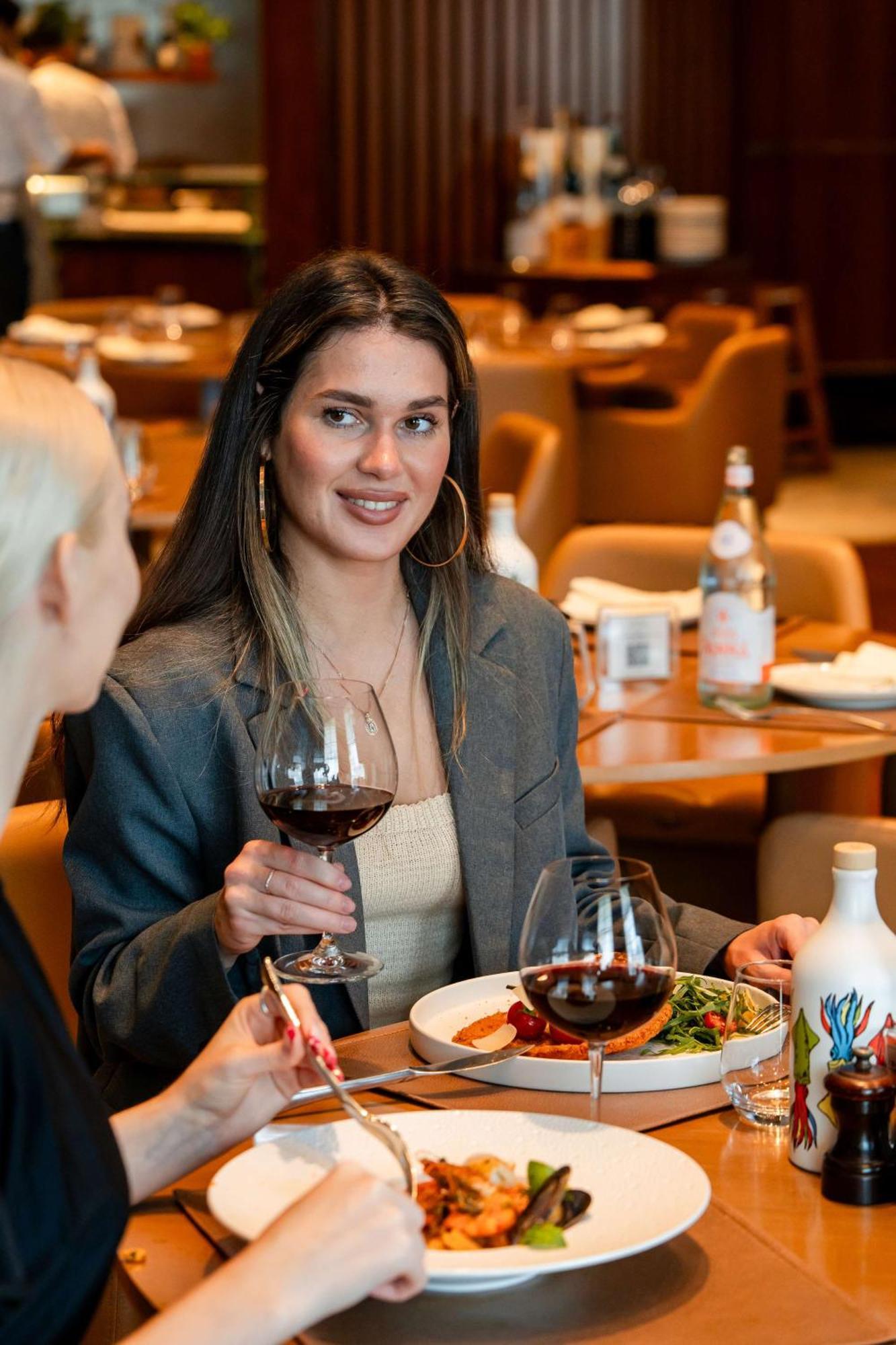 Radisson Blu Hotel, Dubai Media City Екстер'єр фото