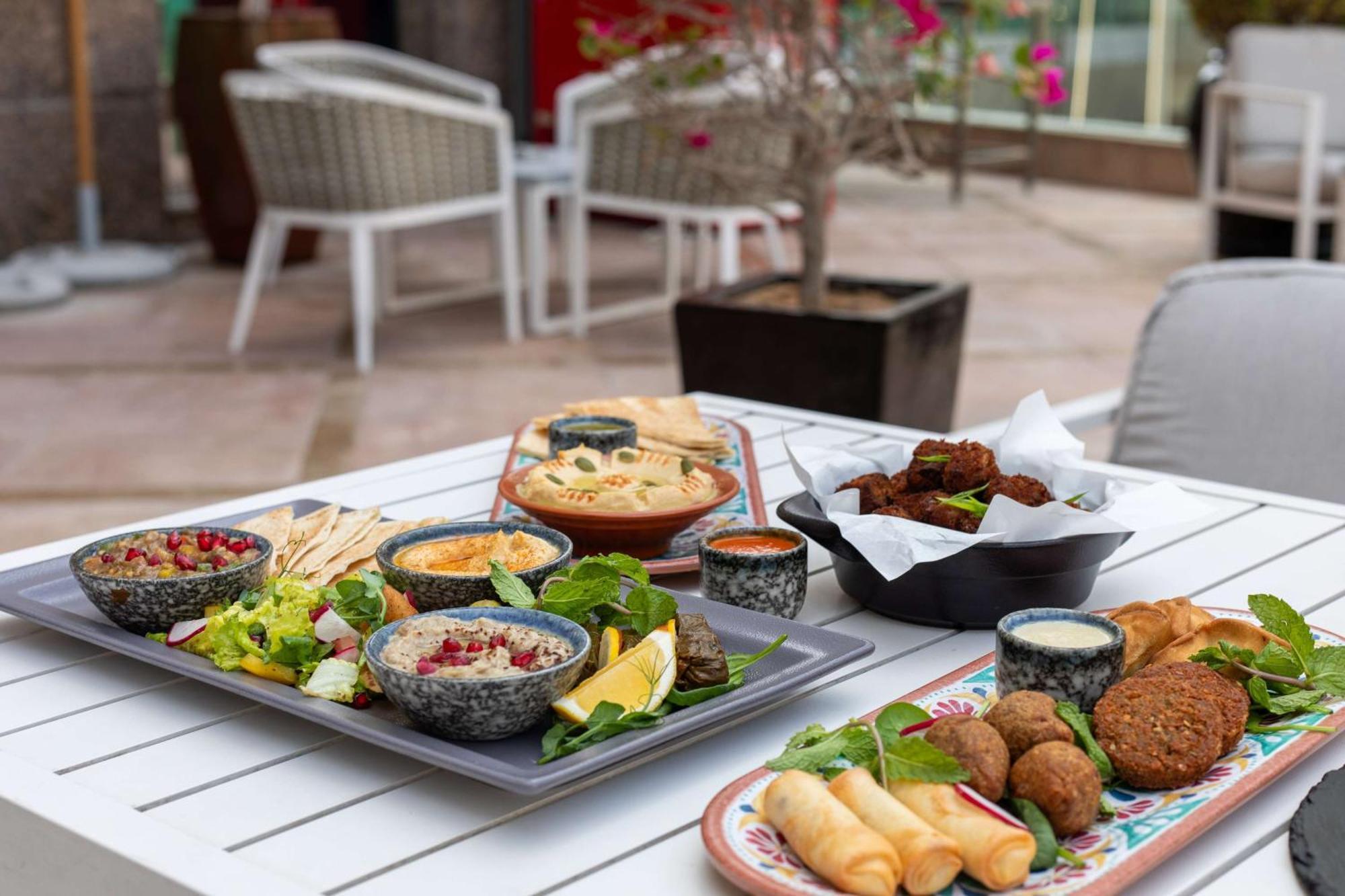 Radisson Blu Hotel, Dubai Media City Екстер'єр фото